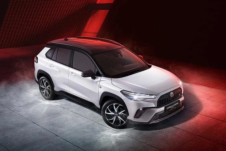 Cận cảnh Toyota Corolla Cross HEV GR Sport 2026 từ 980 triệu đồng