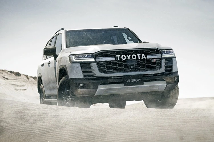 Toyota Land Cruiser GR Sport Rally Raid hơn 1,6 tỷ, khách mua phải bốc thăm
