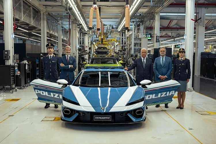 [GALLERY] Siêu xe Lamborghini Temerario cho cảnh sát Ý làm nhiệm vụ đặc biệt