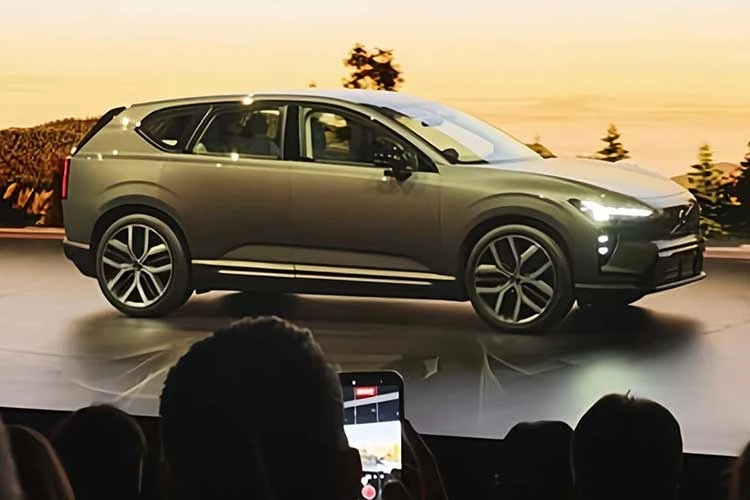 Cận cảnh Volvo EX60 2026 vừa ra mắt - SUV điện hiện đại, chạy 644km/sạc