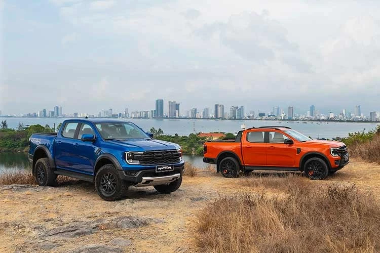 Tận thấy Ford Ranger Raptor 2026 máy xăng tại Việt Nam, hơn 1,4 tỷ đồng