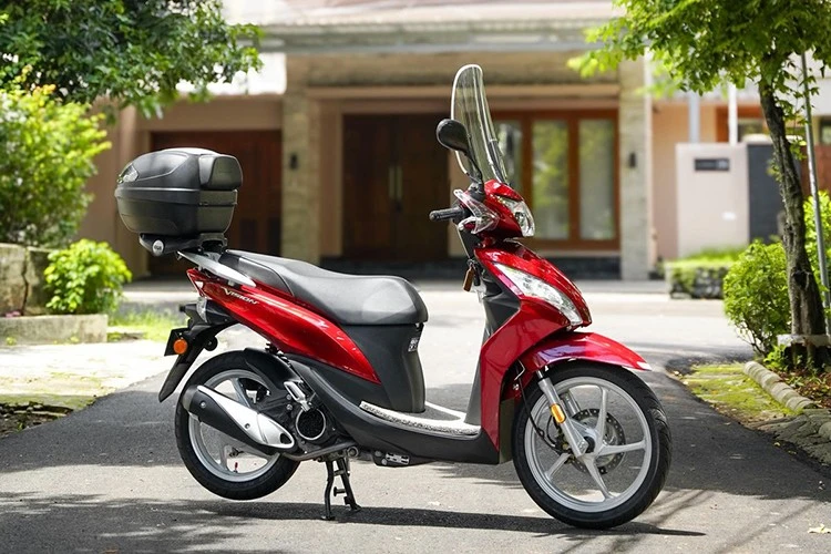 Honda Vision giá rẻ tại Việt Nam bán trăm triệu ở Anh quốc