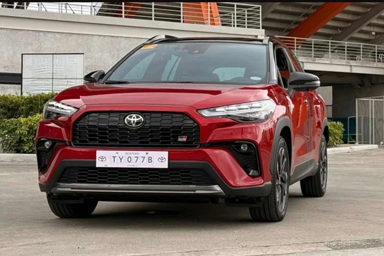 Tận mục Toyota Corolla Cross GR-S 2026 từ 858 triệu, chờ về Việt Nam