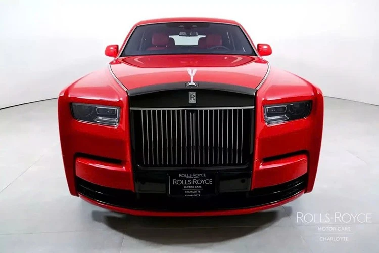 Tận mục Rolls-Royce Phantom VIII siêu sang "full đỏ rực" hơn 20 tỷ đồng