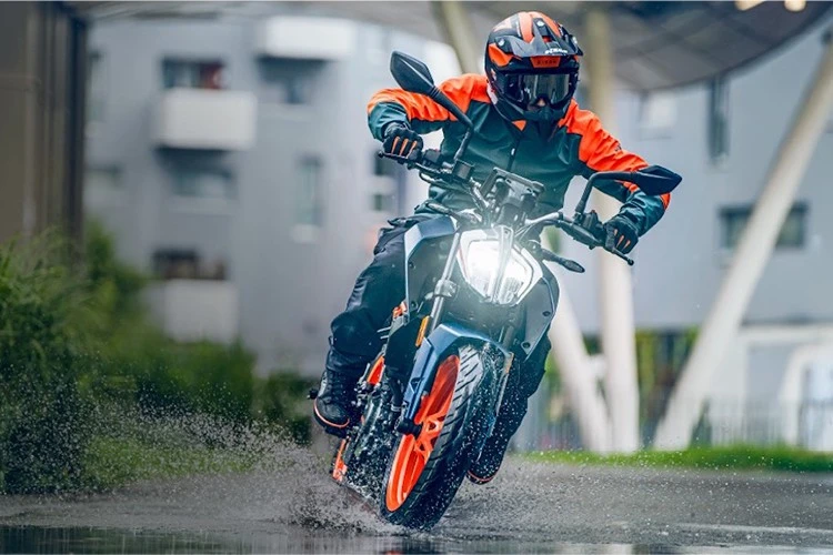 KTM 160 Duke 2025 từ 55,4 triệu đồng, "đối thủ" Yamaha MT-15