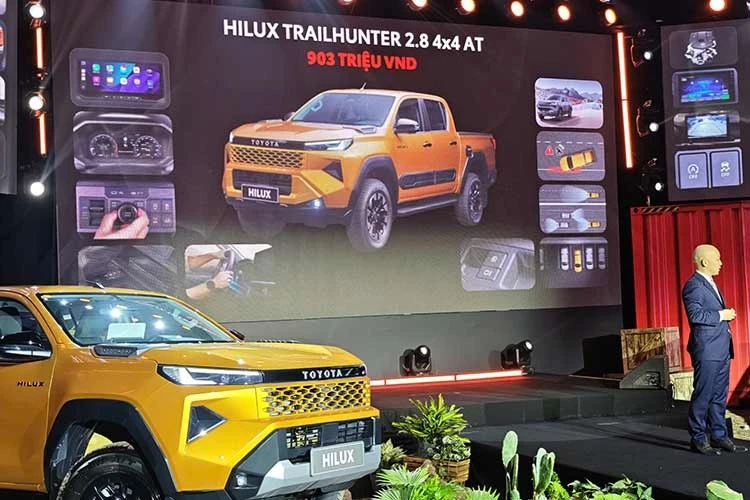 Cận cảnh Toyota Hilux 2026 vừa ra mắt Việt Nam, cao nhất 903 triệu đồng