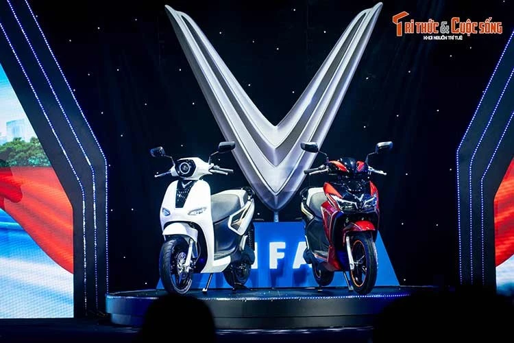  [GALLERY] Cận cảnh xe máy điện VinFast Kinet và Kyo mới vừa ra mắt Việt Nam