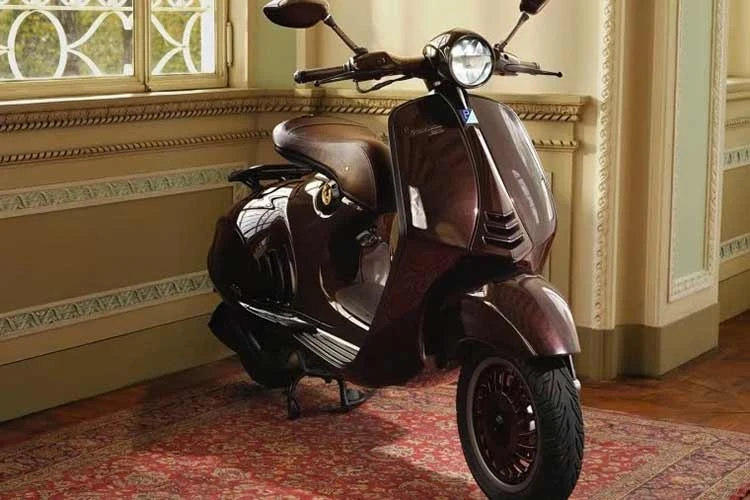 Cận cảnh Vespa 946 Horse 2026 giới hạn 888 chiếc cho năm Bính Ngọ