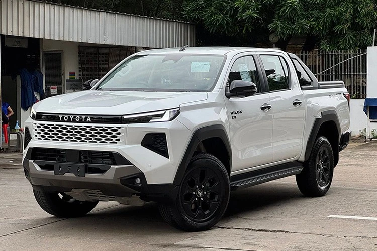 Toyota Hilux 2026 nhận cọc tại Việt Nam, hứa giao xe trước Tết