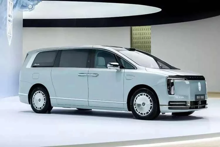[GALLERY] Maextro V800 giá từ 2,7 tỷ đồng có gì cạnh tranh Toyota Alphard?