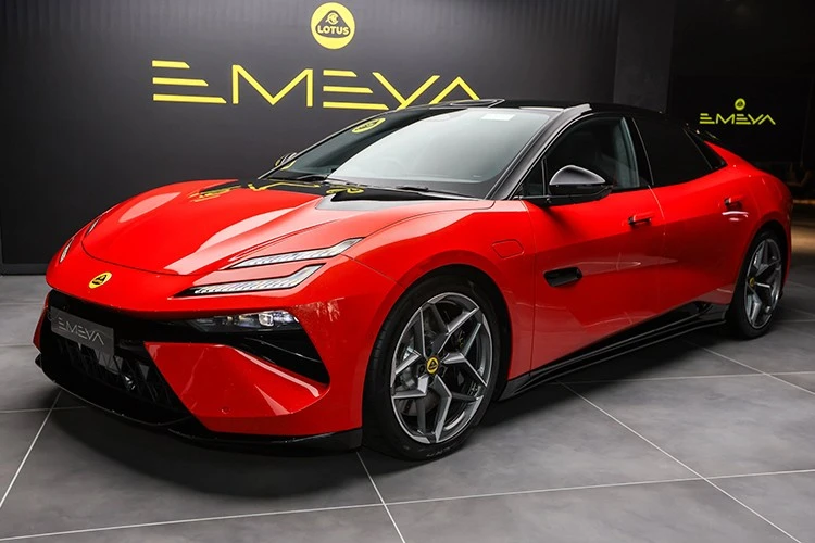  Lotus Emeya - sedan điện sắp về Việt Nam "đấu" Porsche Taycan có gì?