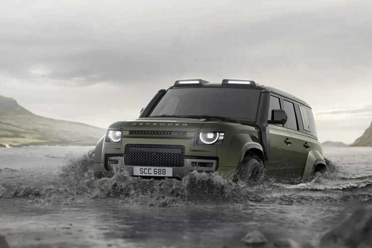 Lý do nào khiến siêu SUV Defender OCTA bị cắt gần 100 mã lực?