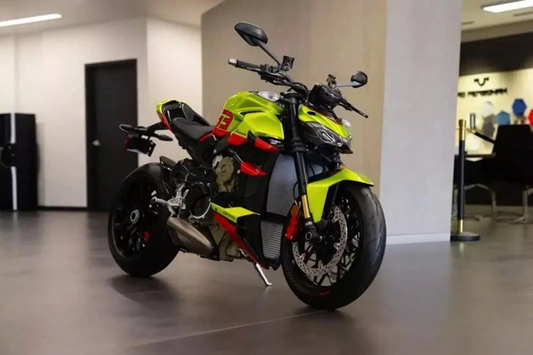 Ducati Streetfighter V4 Lamborghini mới chạy 8km, chủ xe lỗ chỉ 200 triệu