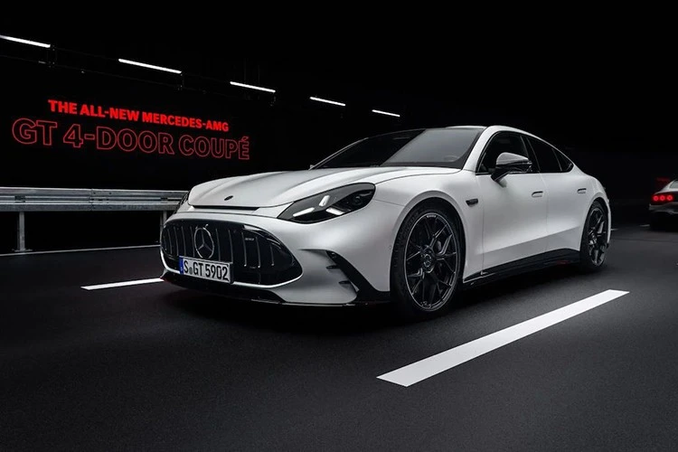 Mercedes-AMG GT 4-Door Coupe bỏ động cơ xăng V8, "đấu" Porsche Taycan