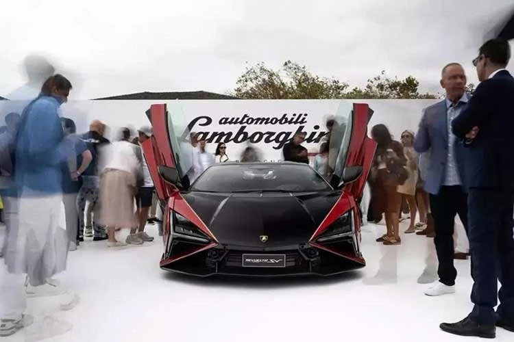 [GALLERY] Lamborghini giới thiệu "siêu bò" Revuelto SV nhanh và mạnh nhất
