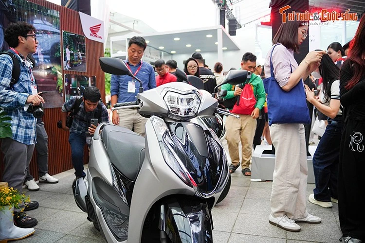 Tận mục Honda Lead 2026 "cốp siêu to" thêm ABS, từ 39,5 triệu đồng