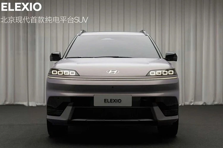 Cận cảnh Hyundai Elexio, nội thất "xịn sò" màn hình 27 inch 