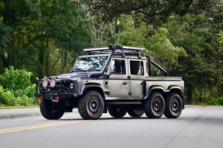 [GALLERY] Land Rover Defender 1993 độ "quái thú 6 chân", bán gần 8 tỷ đồng