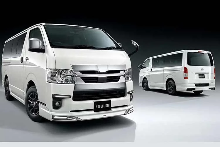 Toyota HiAce 2026 từ 472 triệu đồng, chiếc minivan 22 năm chưa "lên đời"
