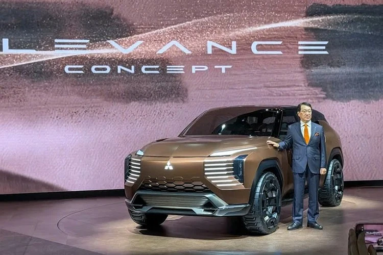 Mitsubishi Elevance ra mắt - chiếc SUV "sang chảnh" cho dân mê phượt