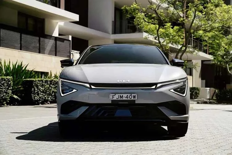 Kia EV6 2026 chốt giá từ 1,26 tỷ đồng, lăn bánh tới 560km/sạc