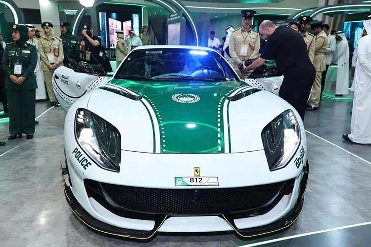 [GALLERY] "Soi" Ferrari 812 Superfast độ Mansory độc bản của cảnh sát Dubai