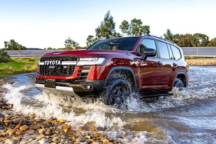Toyota ra mắt mẫu SUV Land Cruiser mạnh nhất, sắp bán ở Việt Nam?