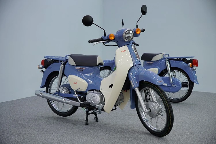 Cận cảnh Honda Super Cub 50 đặc biệt cho "học sinh con nhà giàu Việt"