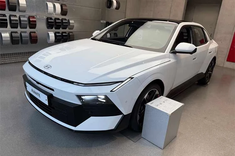 [GALLERY] Hyundai Elantra thế hệ mới bị chê "giá chát" nhưng vẫn đắt khách