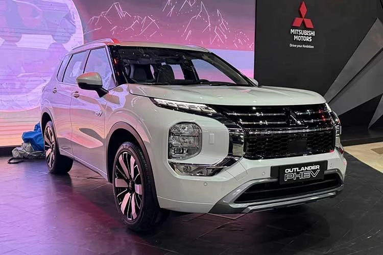 [GALLERY] Mitsubishi Outlander PHEV ra mắt Philippines, liệu có về VIệt Nam?