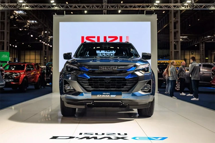 Isuzu D-Max EV 2026 mở đặt cọc, "chốt giá chát" từ 2,1 tỷ đồng