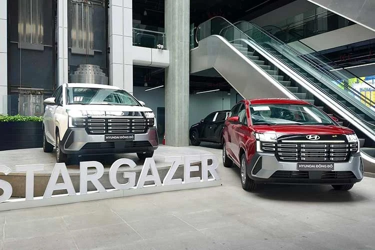 Hyundai Stargazer 2026 "bằng xương bằng thịt" tại Hà Nội, từ 489 triệu?