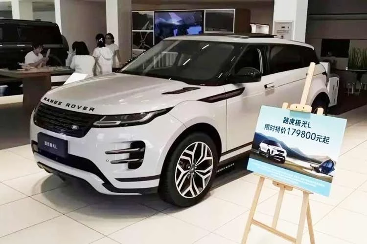 [GALLERY] Range Rover Evoque L bị "khai tử", giảm giá sốc tới 804 triệu đồng