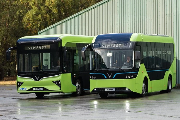 Cận cảnh VinFast EB 12 tại châu Âu - chở 90 người, chạy tới 400 km/sạc