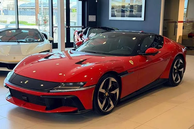 Gallery - [GALLERY] Tận thấy siêu xe Ferrari 12 Cilindri bạc tỷ đầu tiên tại Việt Nam - image 15