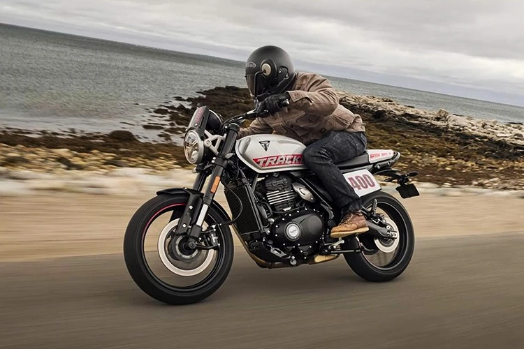 Triumph Tracker 400 2026 phong cách flat-track, giá 202 triệu đồng 
