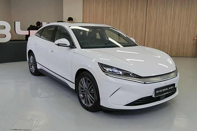 [GALLERY] BYD Seal 6 bổ sung bản rẻ chỉ 639 triệu đồng, chạy 410 km/sạc