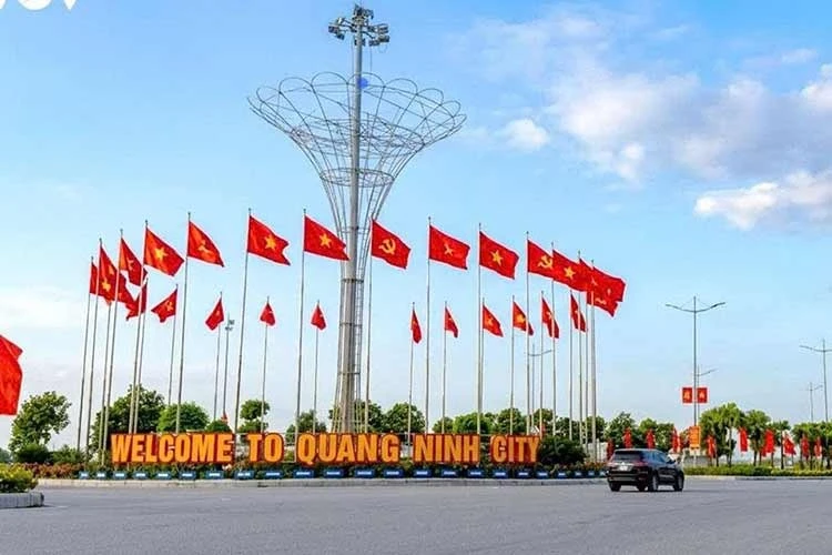 Quảng Ninh rực rỡ cờ hoa chào mừng thành lập thành phố mới