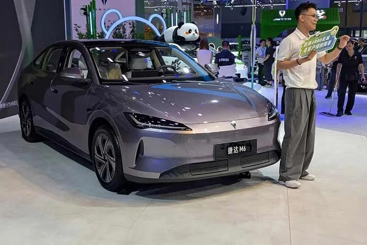 [GALLERY] Volkswagen Jetta M6 giá rẻ từ 308 triệu "cháy hàng" tại Trung Quốc
