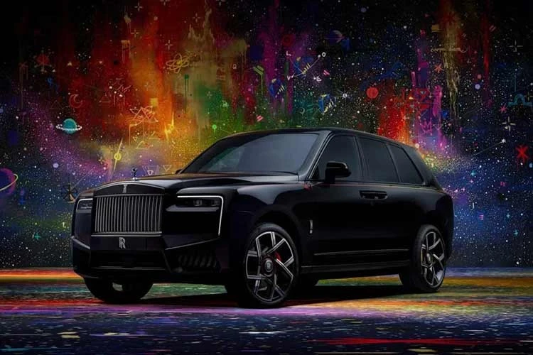 "Soi" Rolls-Royce ra mắt Cullinan độc bản - nội thất như phòng tranh di động