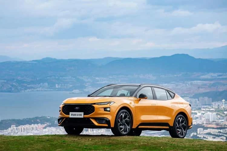 [GALLERY] Ford Mondeo Sport ra mắt sát vách Việt Nam, "ăn xăng" 4,6L/100 km