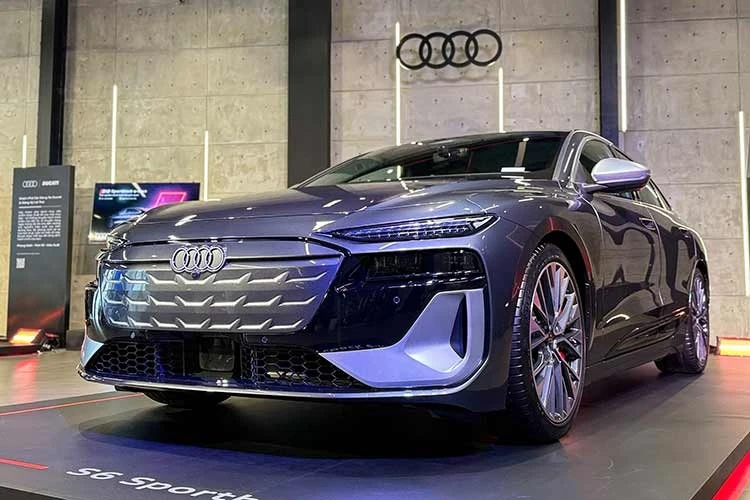 Cận cảnh Audi S6 Sportback e-Tron "bằng xương bằng thịt" tại Việt Nam