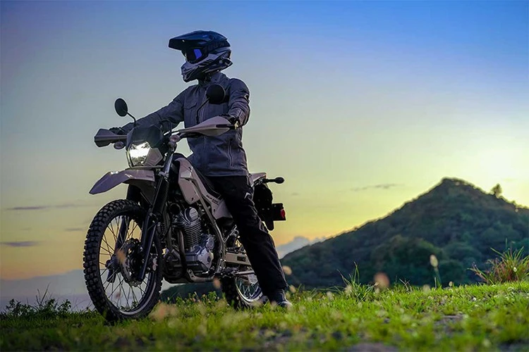 Kawasaki KLX230 từ 144 triệu - cào cào nhỏ chấp đường ngập nước