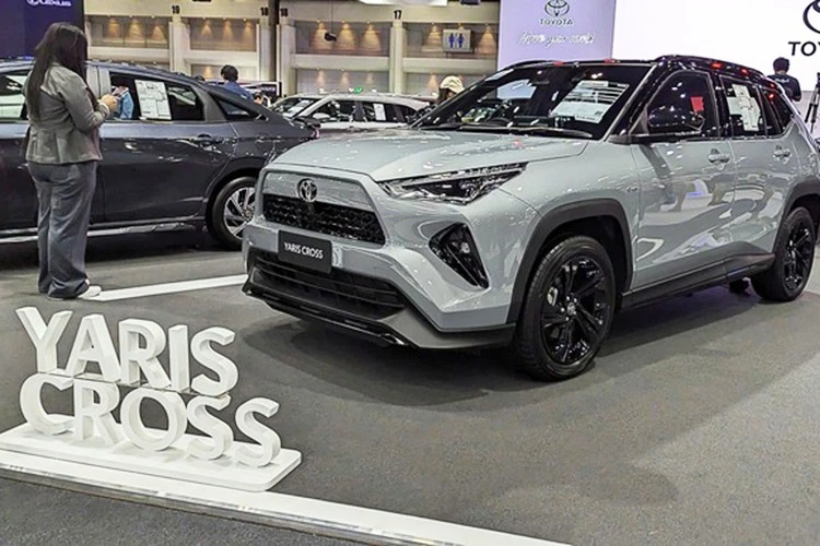 Tận thấy Toyota Yaris Cross HEV NightShade 2026 "bằng xương, bằng thịt"