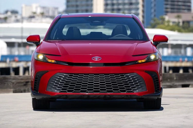 GALLERY] Toyota Camry 2027 giá "mềm" hơn, hybrid sẽ là lựa chọn duy nhất