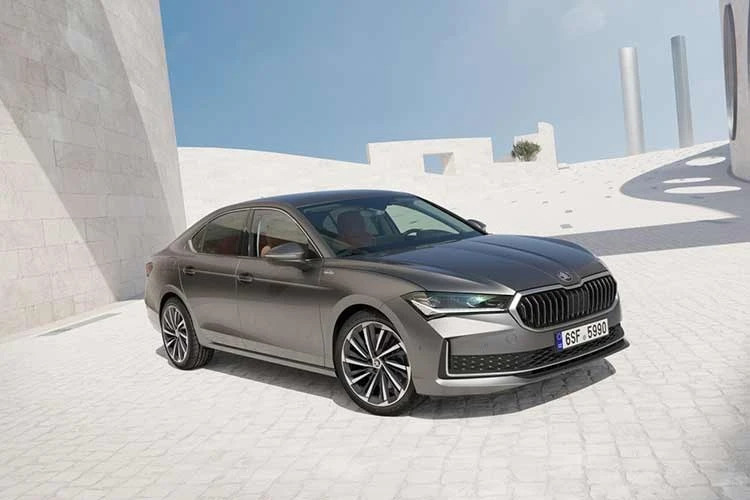 Skoda Octavia Select, Wagon Hybrid và Superb PHEV sắp về Việt Nam