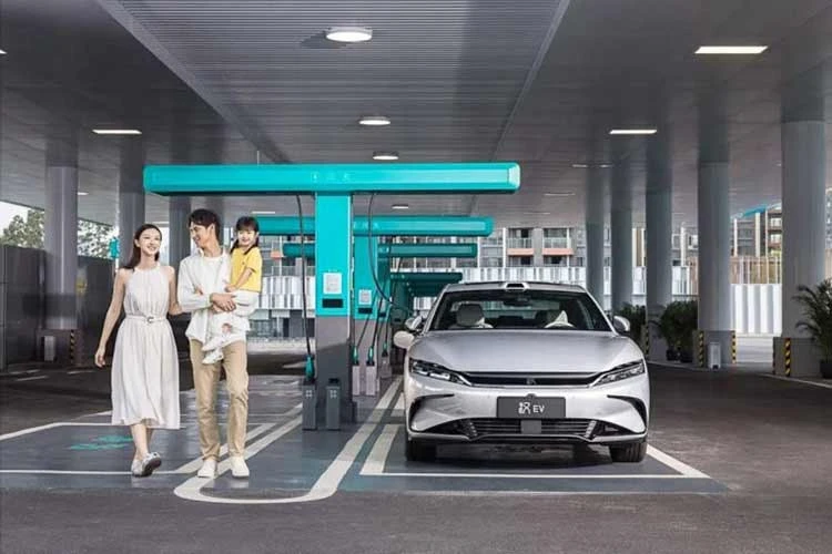BYD Han EV 2026 sắp về Việt Nam, sạc 5 phút lăn bánh hơn 400km
