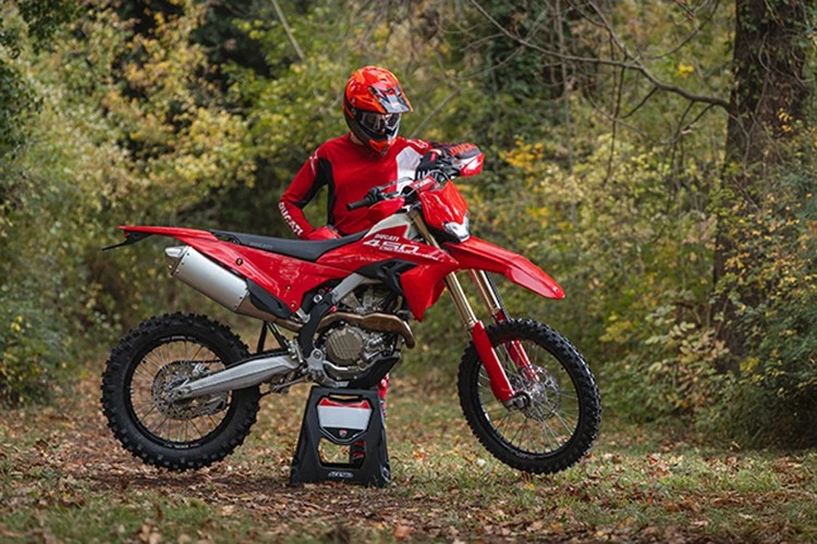 Ducati Desmo450 Enduro 2026 sắp mở bán - dân chơi "cào cào" háo hức