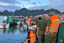 Đang tìm kiếm thuyền viên còn lại vụ lật tàu hàng trên biển Quảng Ninh