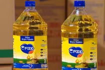 Dầu ăn OFood gia súc cho người… lộ “sự bát nháo” quản lý thị trường?